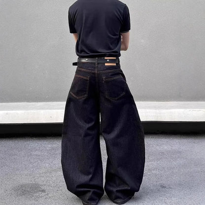 Jeans larghi alla moda retrò