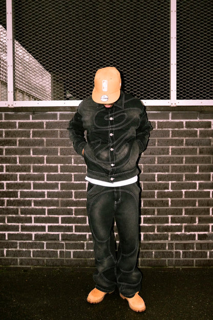 Costume deux pièces pour homme, veste et pantalon.