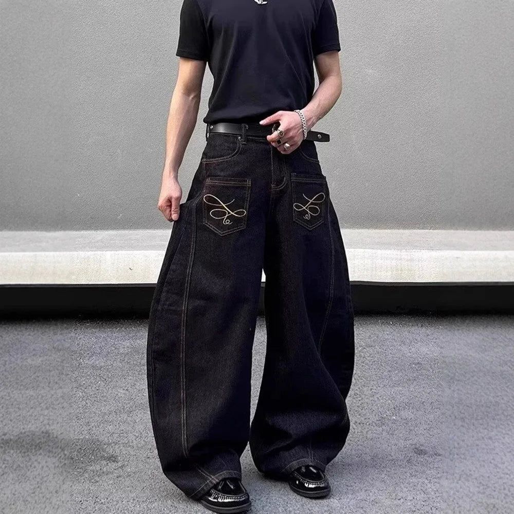 Jeans larghi alla moda retrò